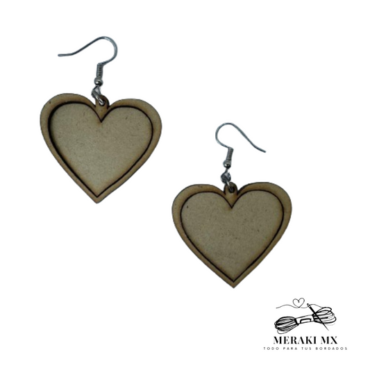 Aretes de madera de corazón